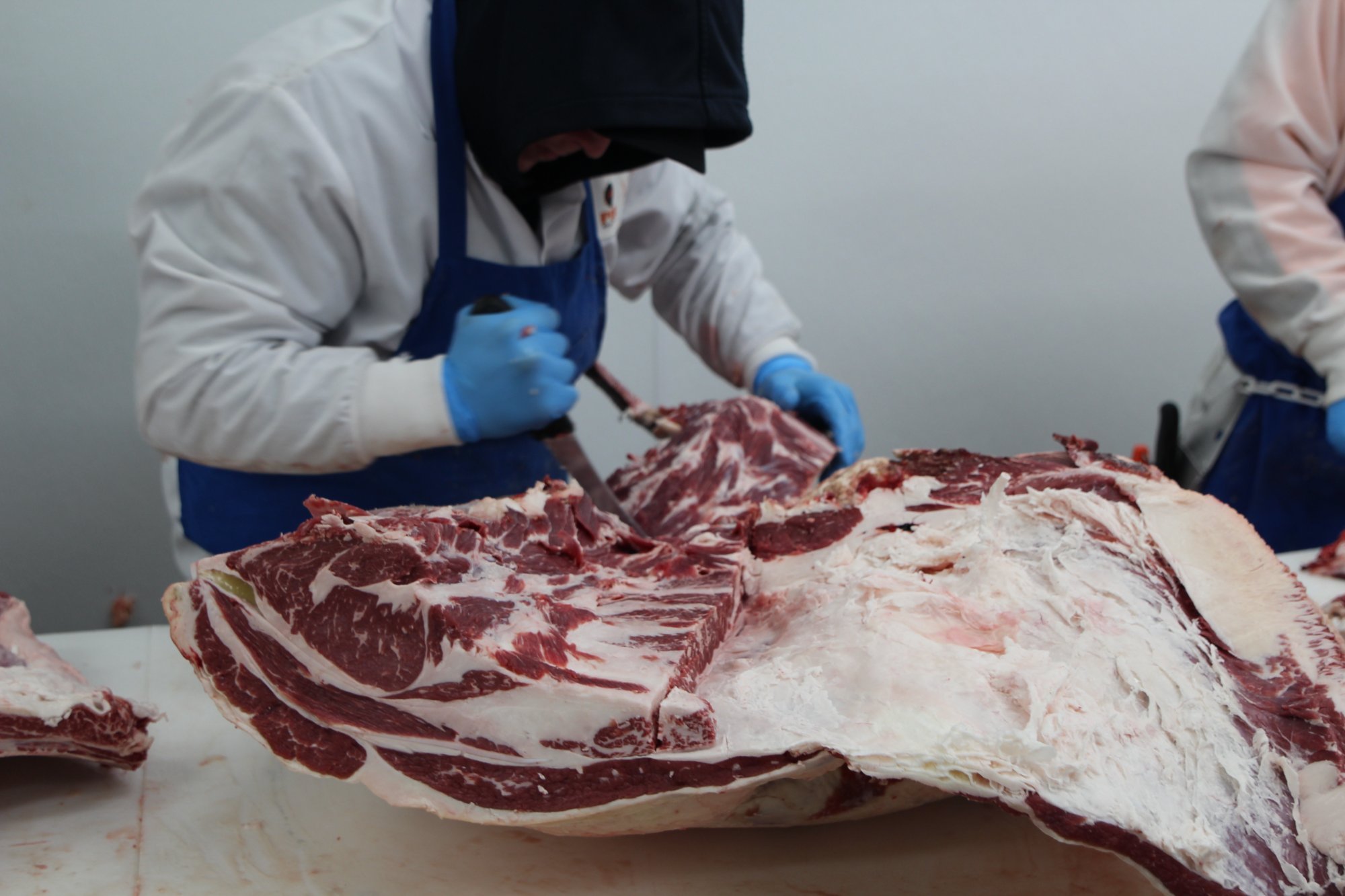 A BFB butcher seam-cutting a primal at the Princeton facility